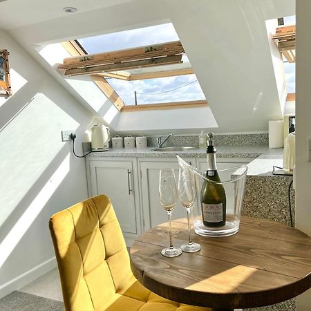 Seascape - Stylish Modern Apartment Barton on Sea Buitenkant foto