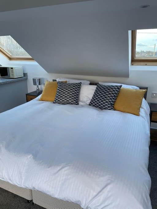 Seascape - Stylish Modern Apartment Barton on Sea Buitenkant foto