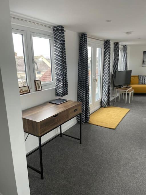 Seascape - Stylish Modern Apartment Barton on Sea Buitenkant foto