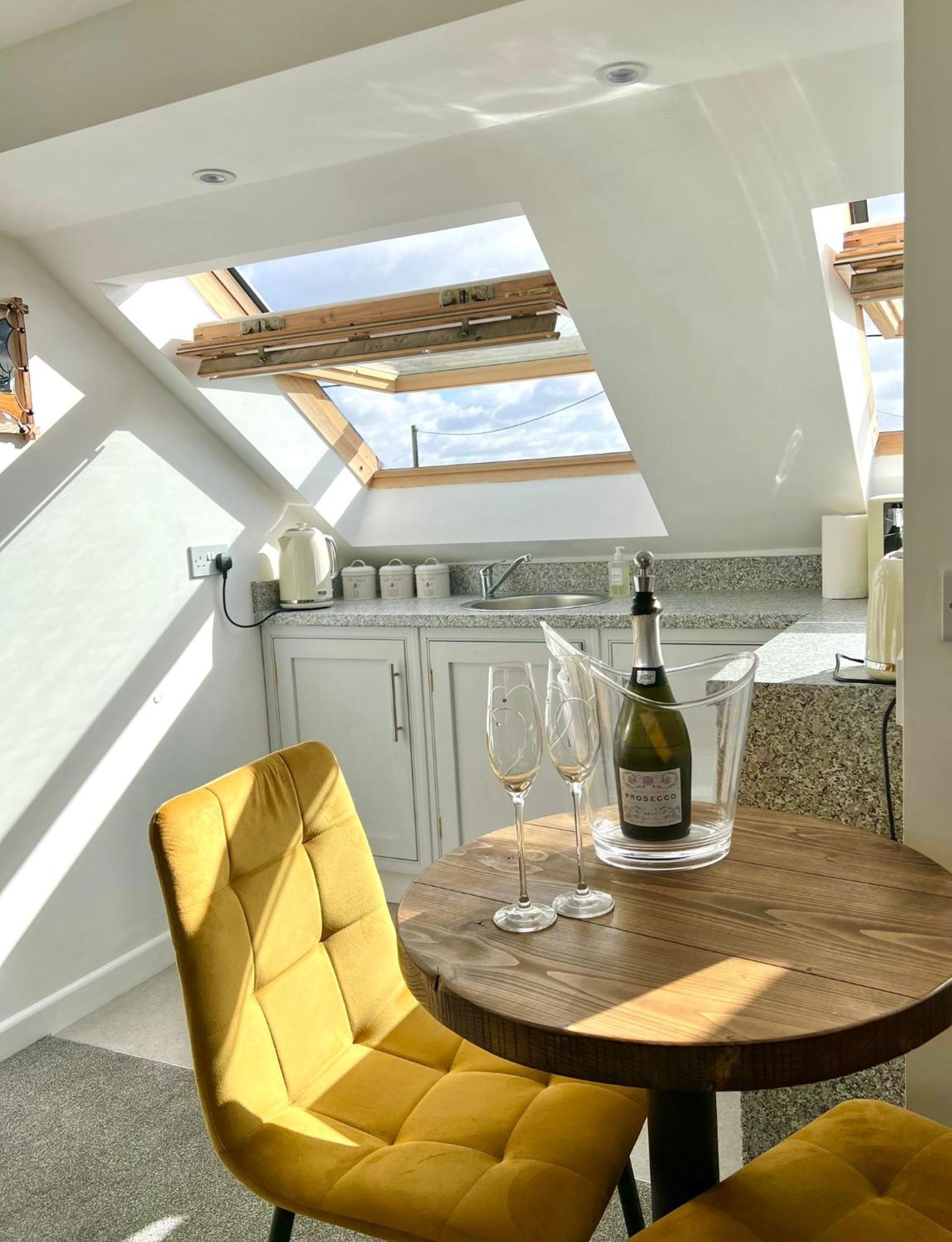 Seascape - Stylish Modern Apartment Barton on Sea Buitenkant foto