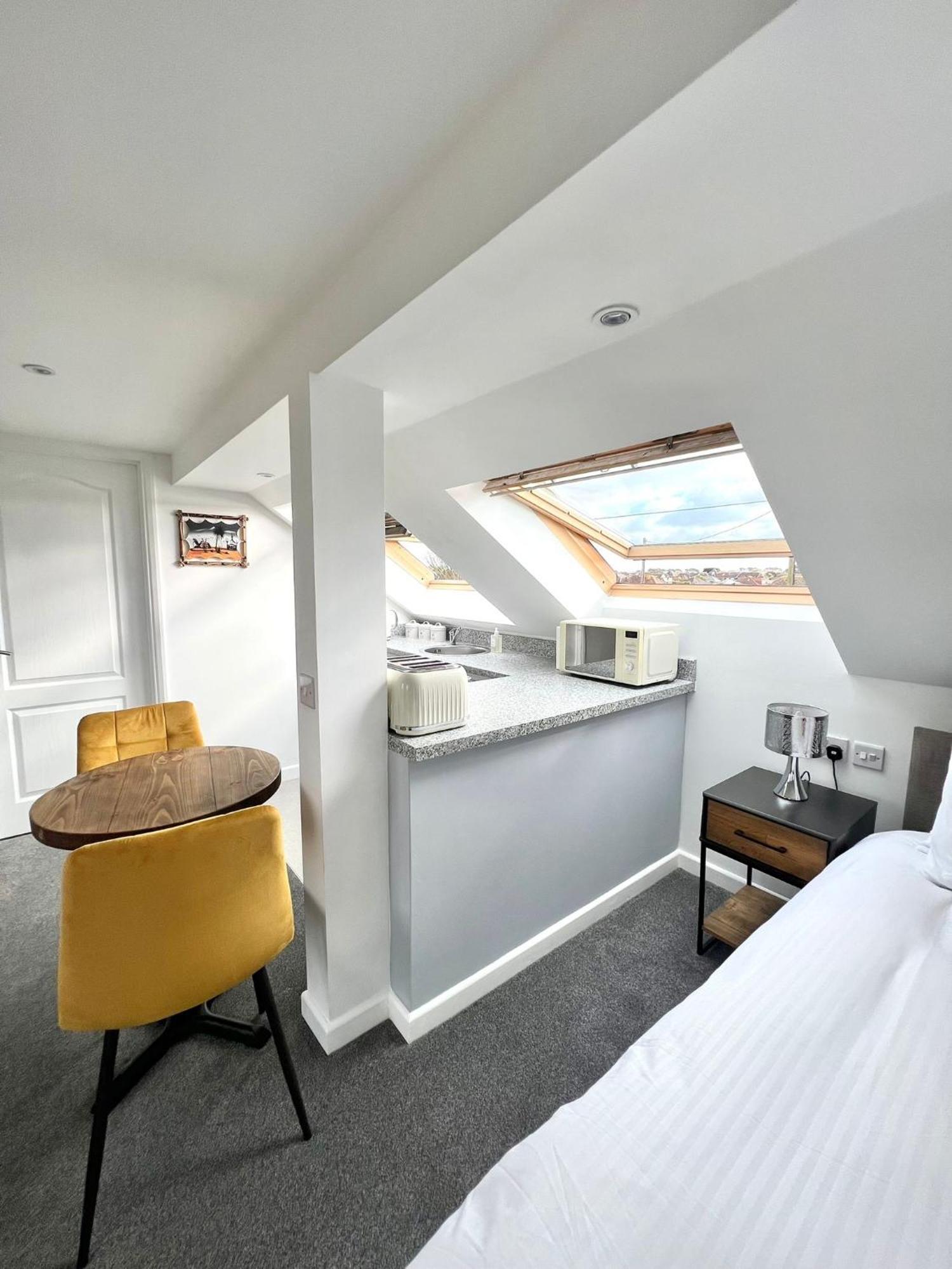 Seascape - Stylish Modern Apartment Barton on Sea Buitenkant foto