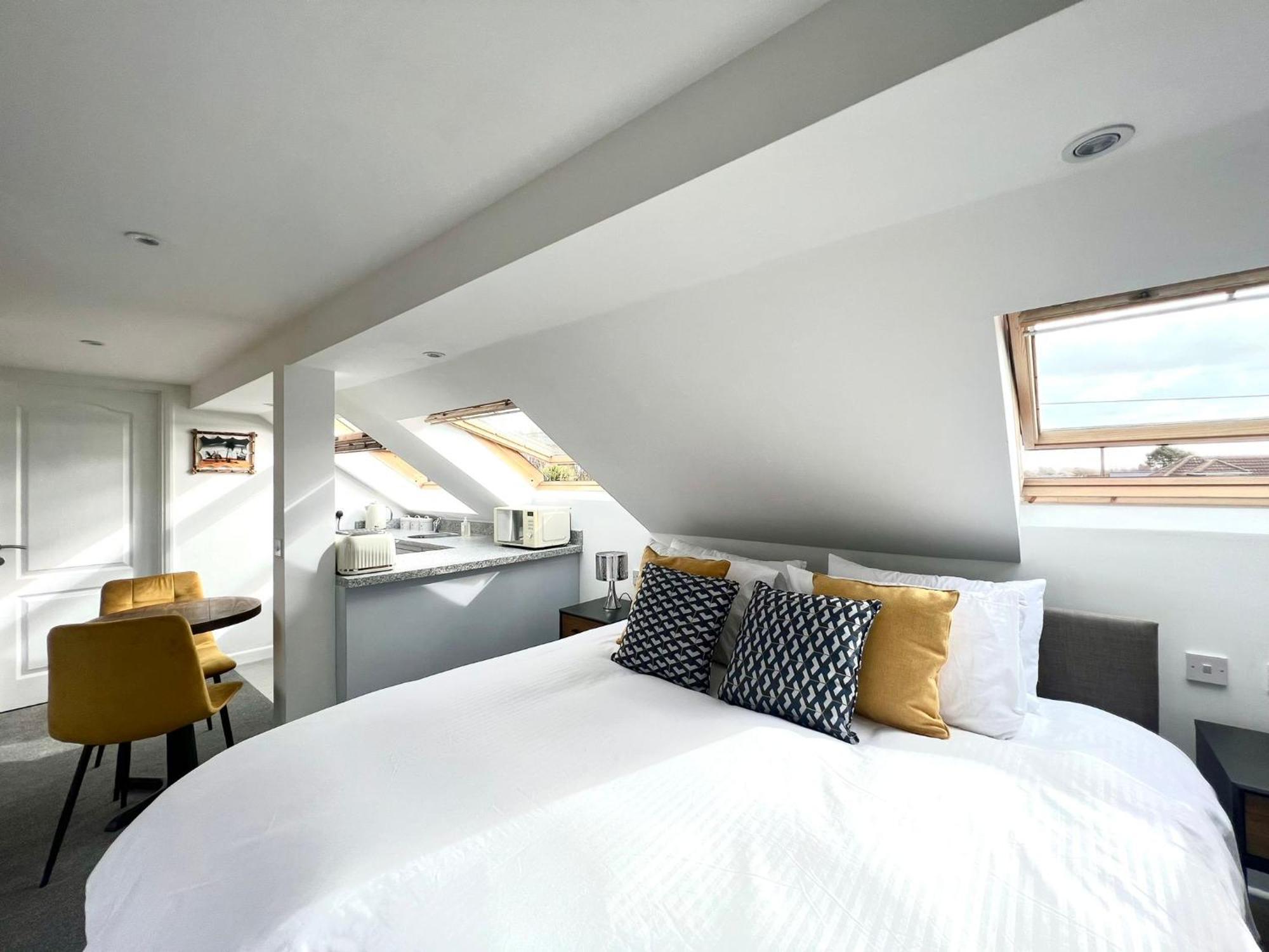 Seascape - Stylish Modern Apartment Barton on Sea Buitenkant foto