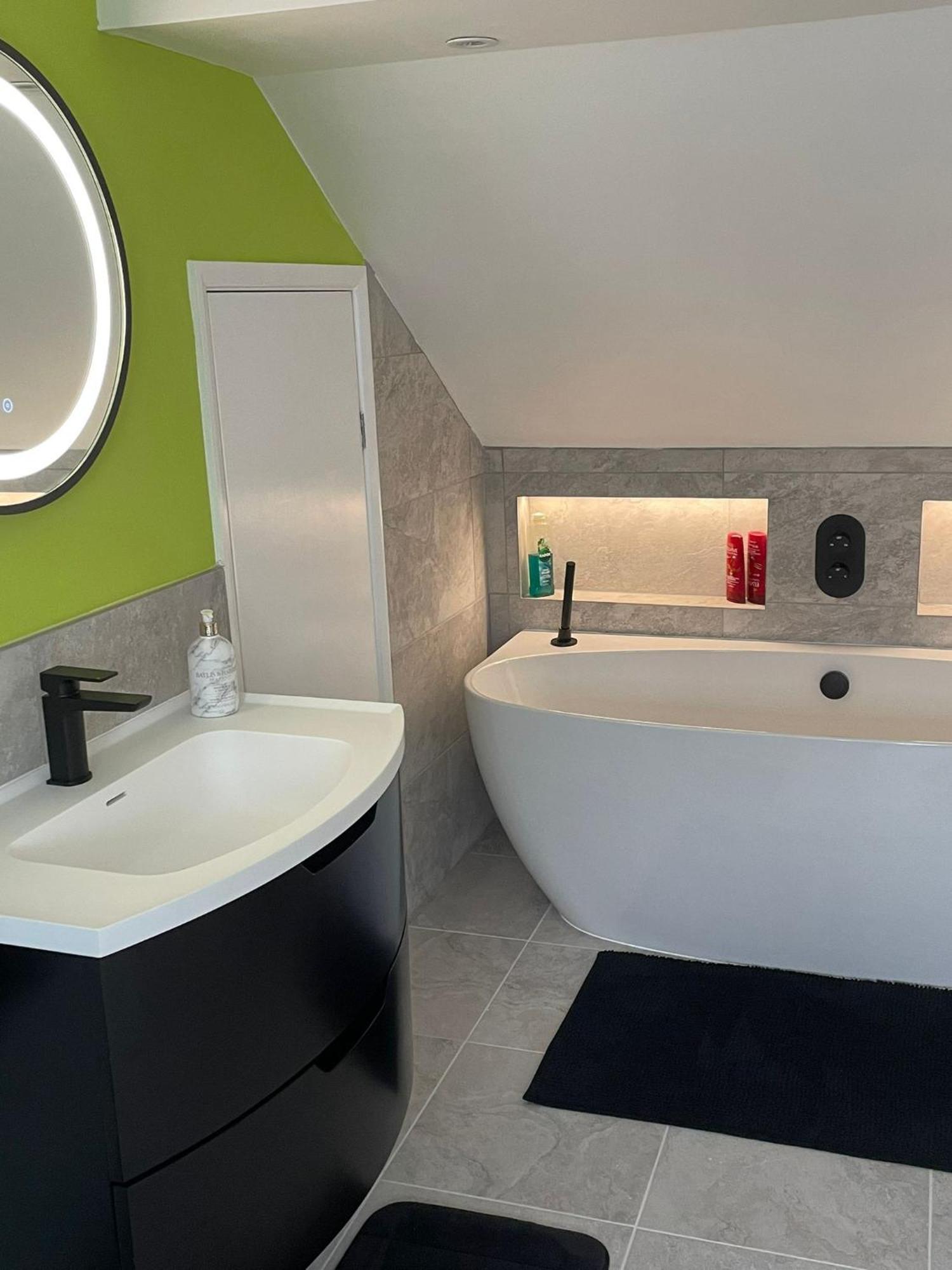 Seascape - Stylish Modern Apartment Barton on Sea Buitenkant foto